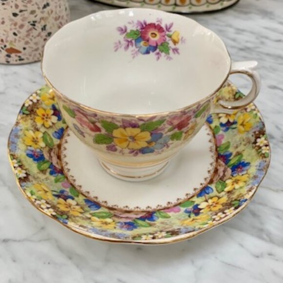 Colclough Bone China Made in Longton England Teacup & Saucer - Picture 1 of 3